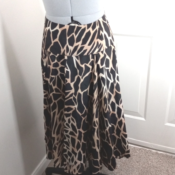 Boston Proper Womens Sz Med 100% Silk ,Animal print Skirt, midi brown colors
